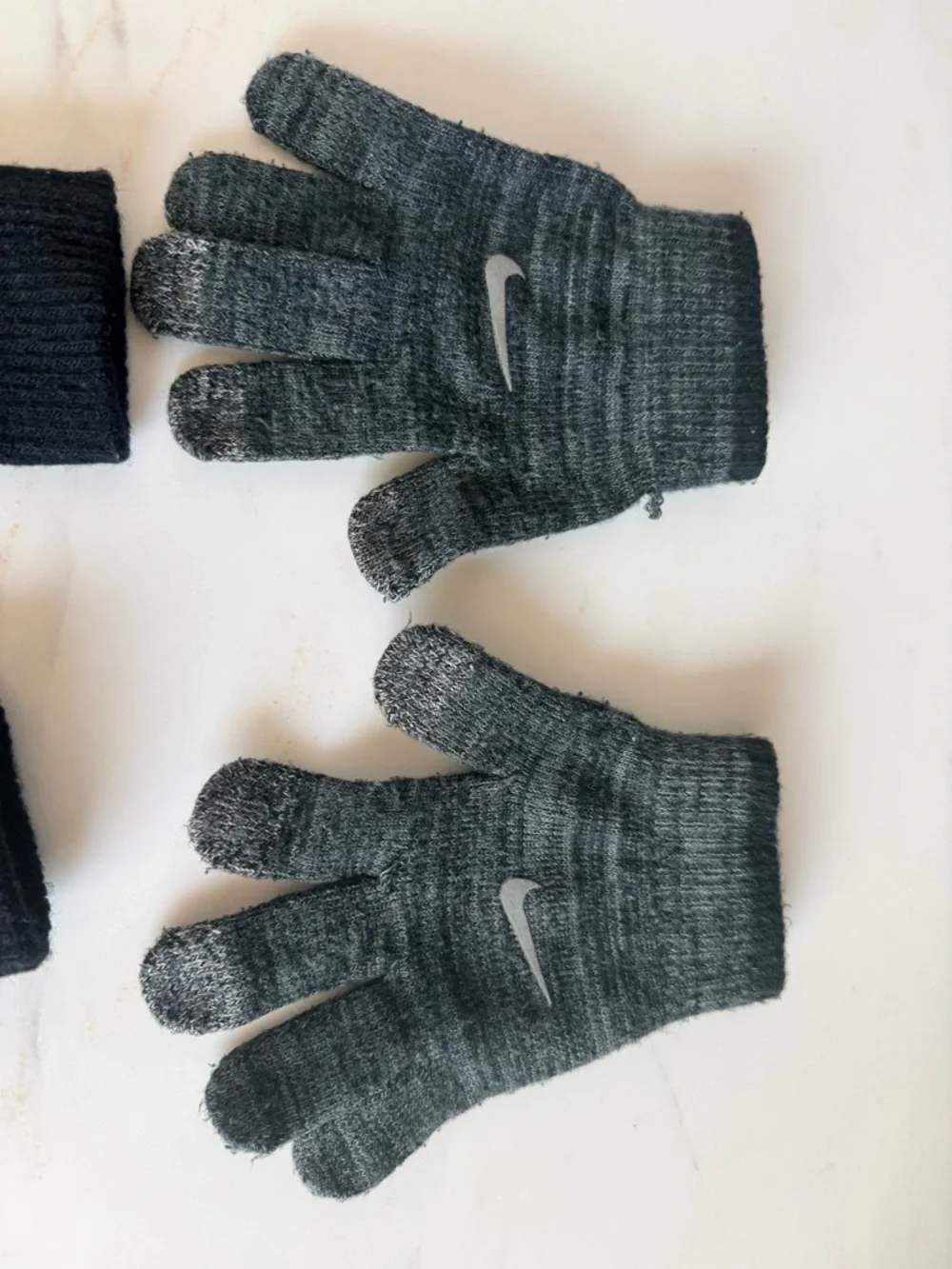 Flame 🔥 Gloves Mittens Boys Children’s Place Black Knit & Nike Gray 2 Pair Youth